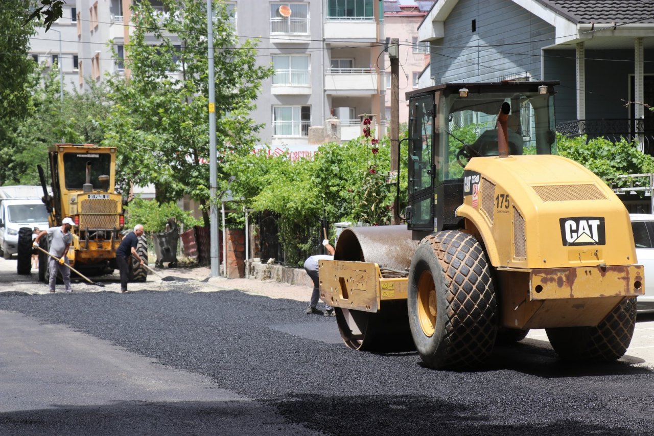 POZANTI’DA YOLLAR SİL BAŞTAN YAPILIYOR