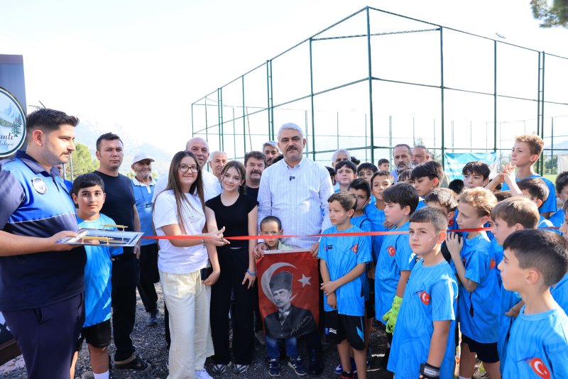 POZANTI BELEDİYESİ’NDEN ALPU MAHALLESİ’NE DEV HİZMET: ŞEHİTLER PARKI VE HALI SAHA HİZMETE GİRDİ