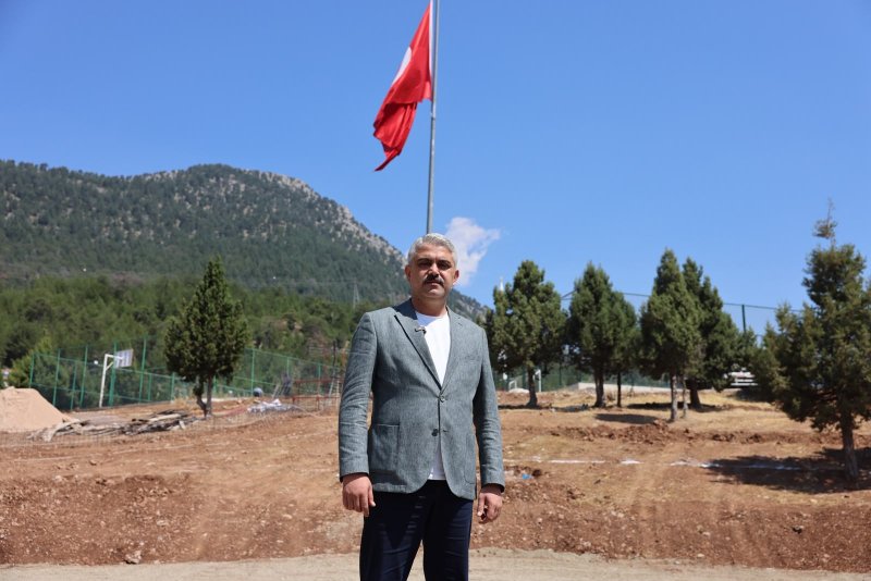 POZANTI BELEDİYESİ’NİN AKÇATEKİR’E YAPTIĞI DEVASA PARK ALANI ÇALIŞMALARI HIZLANDI