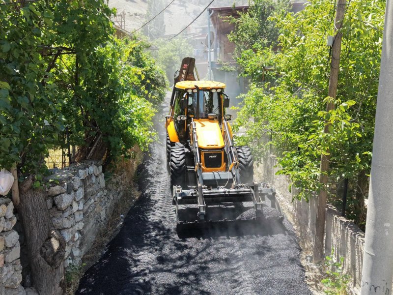 POZANTI BELEDİYESİ’NİN ASFALT SEFERBERLİĞİ ZAFER MAHALLESİ'NDE DEVAM EDİYOR