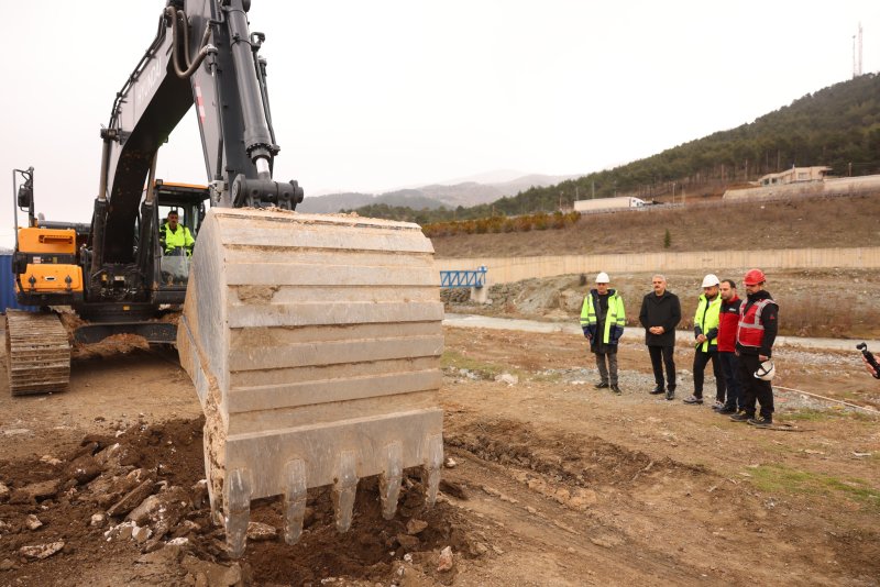 POZANTI VE AKÇATEKİR İÇİN TARİHİ GÜN 1.1 MİLYAR TL’LİK DEV ALTYAPI PROJESİNDE İLK KAZMA VURULDU